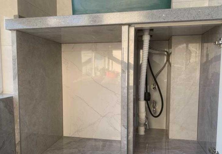 阳台洗衣机吊柜怎么做最实用,阳台洗衣机吊柜不做后期做可以吗