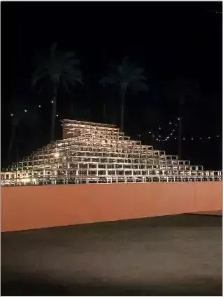 新媒体时代的沉浸式舞台设计,极简主义舞台设计