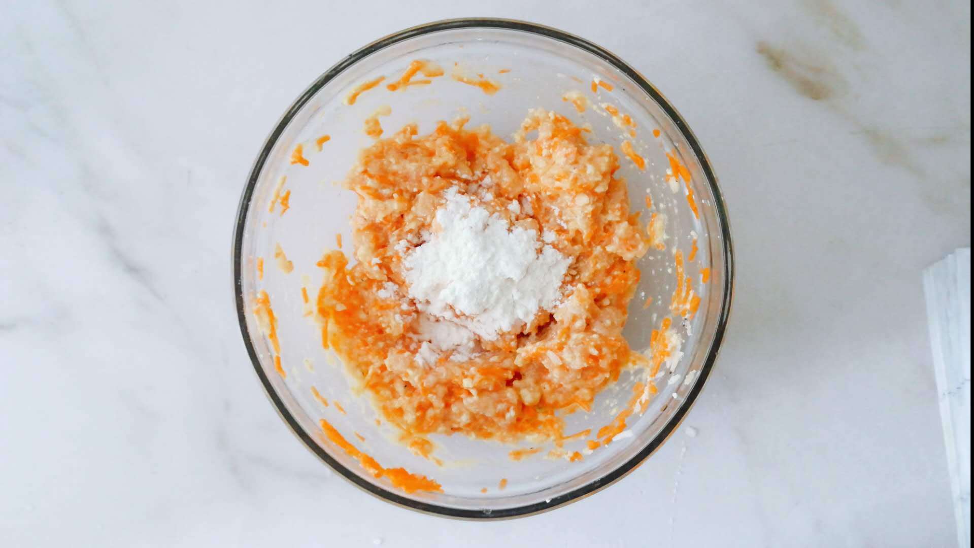 辅食一定要吃点高钙的食物,盲目补钙会不会致小儿钙过量