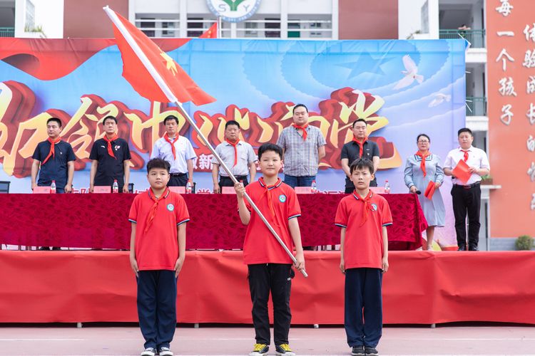 思源实验学校少先队入队仪式,社旗一小少先队入队仪式