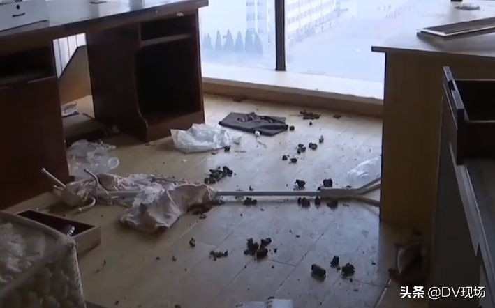 租房小伙退租后惊呆房东,房东收房租时见惊人一幕