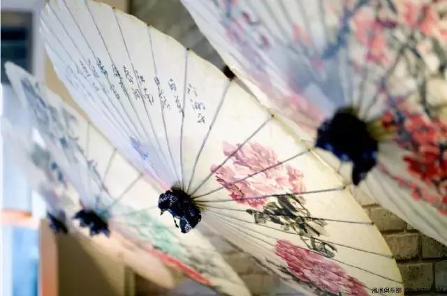 美丽的油纸伞江南水乡独特的风韵,撑一把油纸伞感受一种朦胧的美