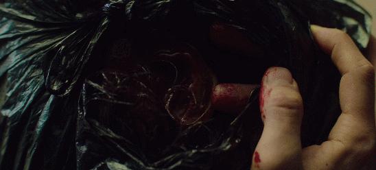 千万不要接来自过去的电话，女主救活了爸爸，但恶魔杀手也跟来了