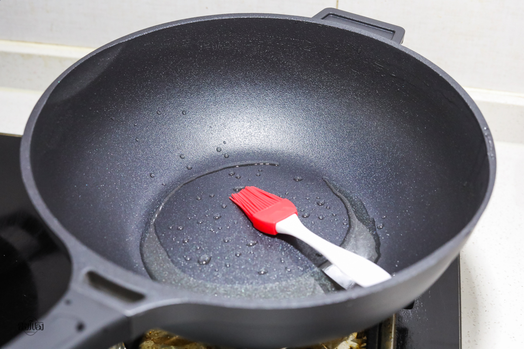 不粘锅平时需要怎么注意,用过的不粘锅怎样用才能够不粘