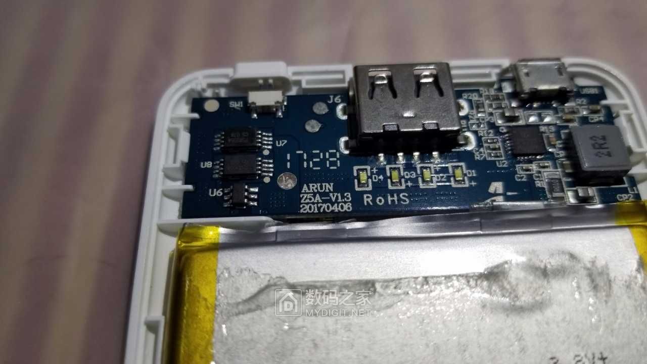 开箱拆解售价29.9元的ARUNZ5A5000mah轻薄移动电源真的值了