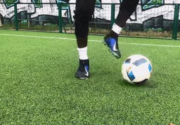 十大足球技巧过人动作,30秒掌握10种足球基本功