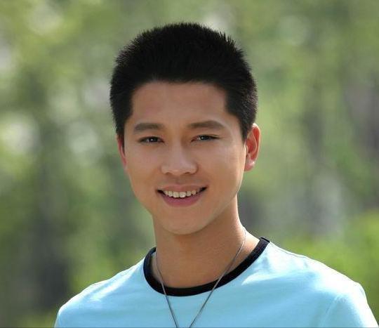 李小萌童年演的三个小孩抱错了,李小萌15岁出道