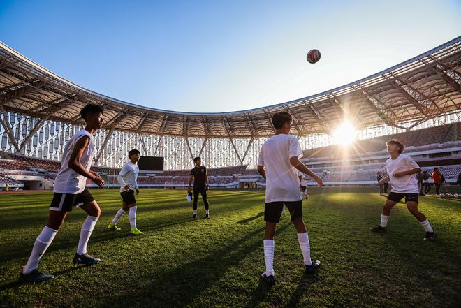 比肩梅西的球员,比肩梅西的中国巨星