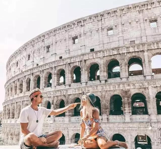 一个清洁工拍的照片一张卖6万,把美女娶回了家