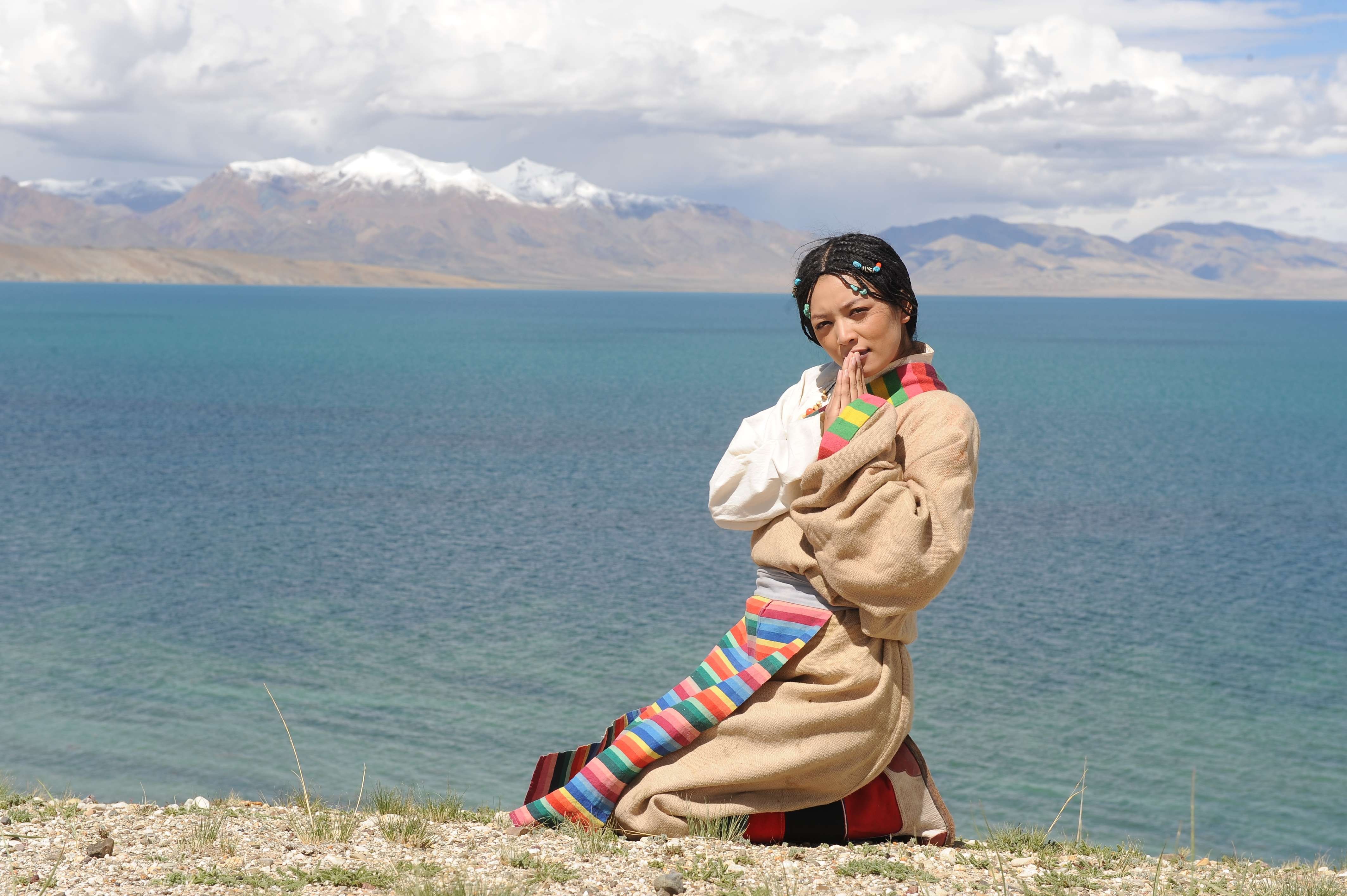 被毛*东泽**誉为“盖世英雄”，李狄三和进藏先遣连，绝望中坚守使命