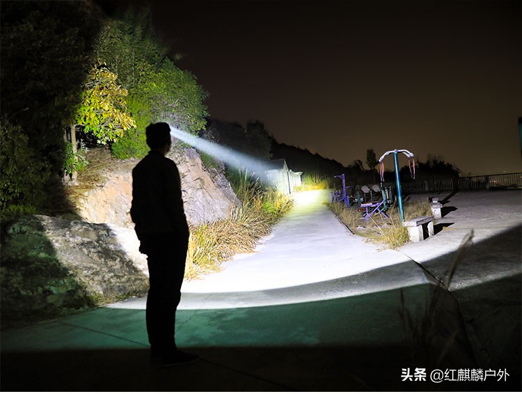 手电筒强光户外超亮头灯测评,锂电头灯户外强光手电