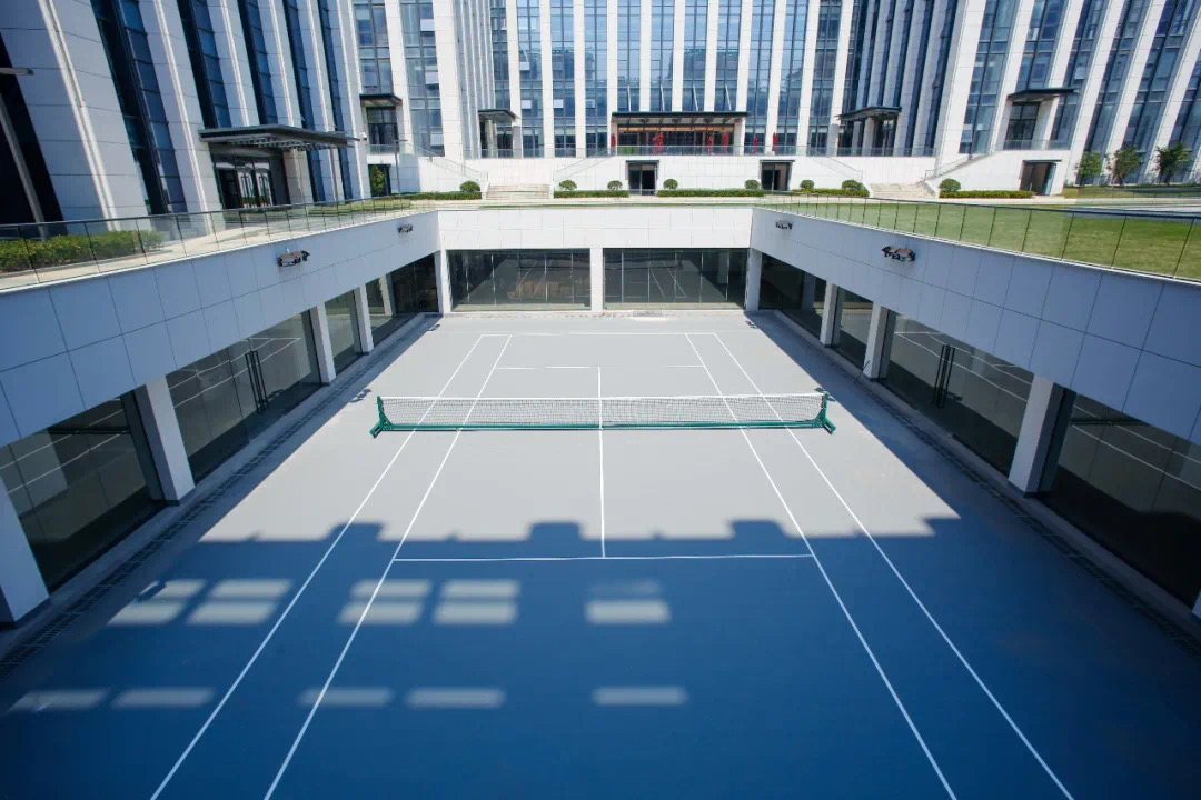 高大上!惟亚蒂独家合作球场灯的智谷富春园足球场正式投入使用