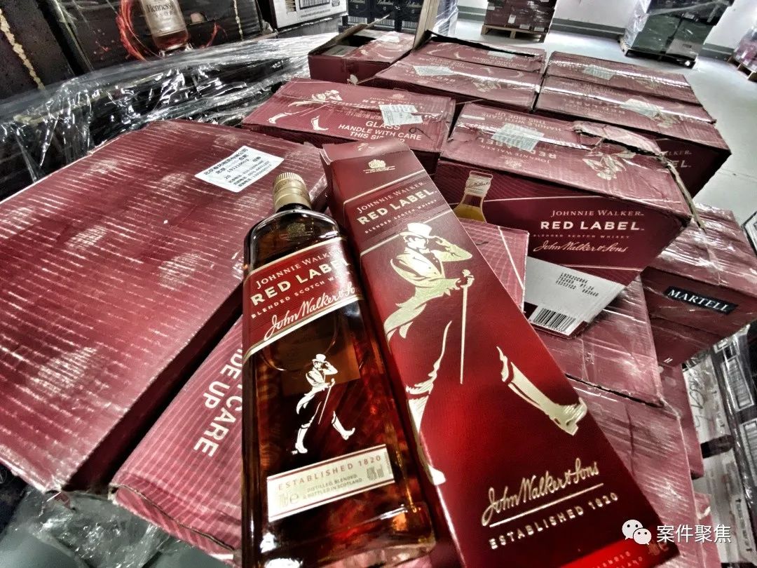 广东假冒lv包涉案案件,查获国内假冒lv名牌服装销售案