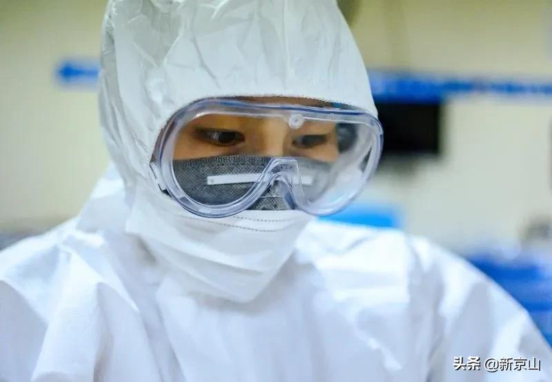 致敬这次抗击疫情所有的前线人员,致敬每一位在前线抗疫的人员