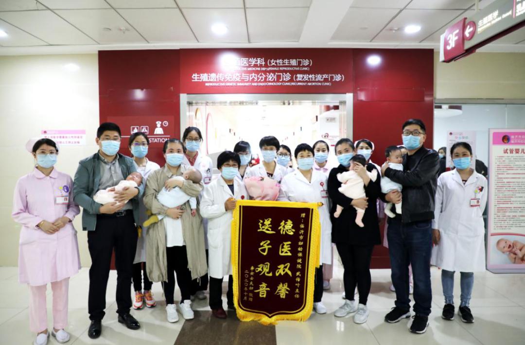 龙凤胎双胞胎降生,活泼可爱的一对龙凤胎宝宝