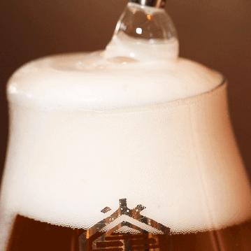 外国人喝中国精酿,泥煤味精酿