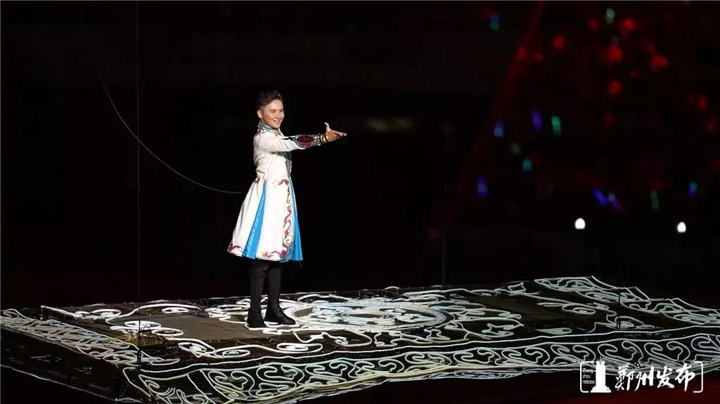 郑州奥体中心震撼场面,郑州奥体中心晚上视频