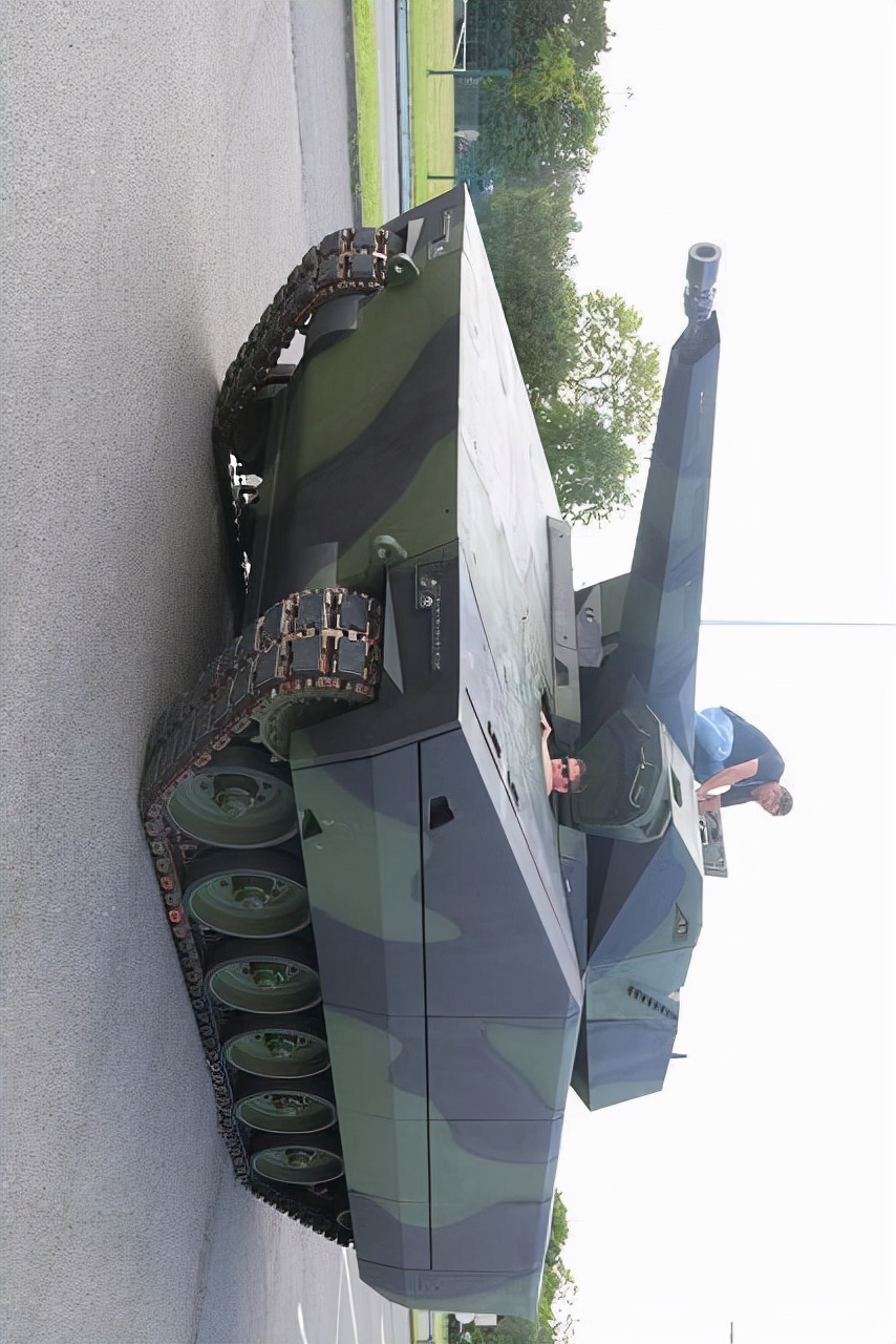 世界上防护能力最强的装甲车,最新山猫kf41步兵战车