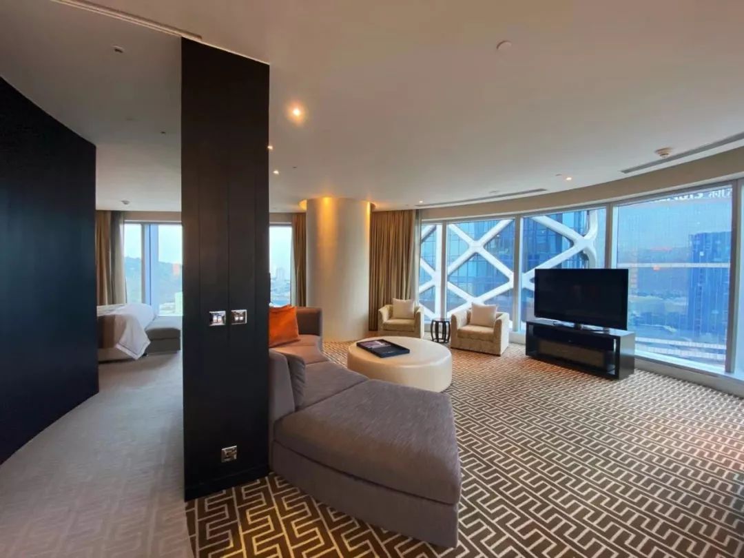 睡在获奖无数的这家酒店，一晚吃掉14颗星米其林，这样的旅行爱了