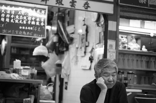 1989年香港最火节目主持:谈过47个女朋友,金庸眼中最潇洒的人