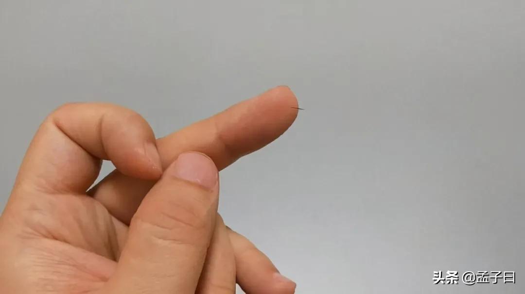 手指扎了刺用什么解决视频,手指扎了根刺的视频