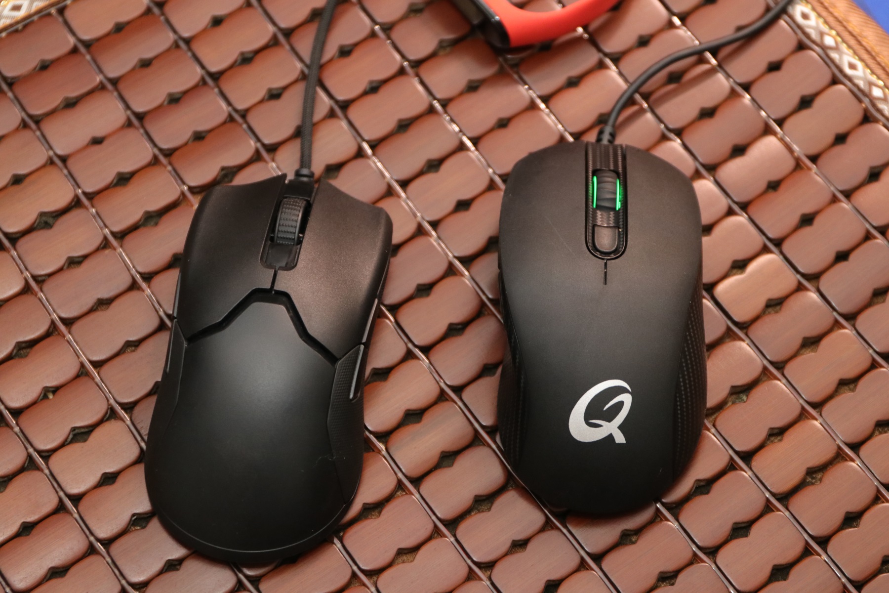 低价低延迟无线游戏鼠标推荐,不打孔轻量化鼠标推荐