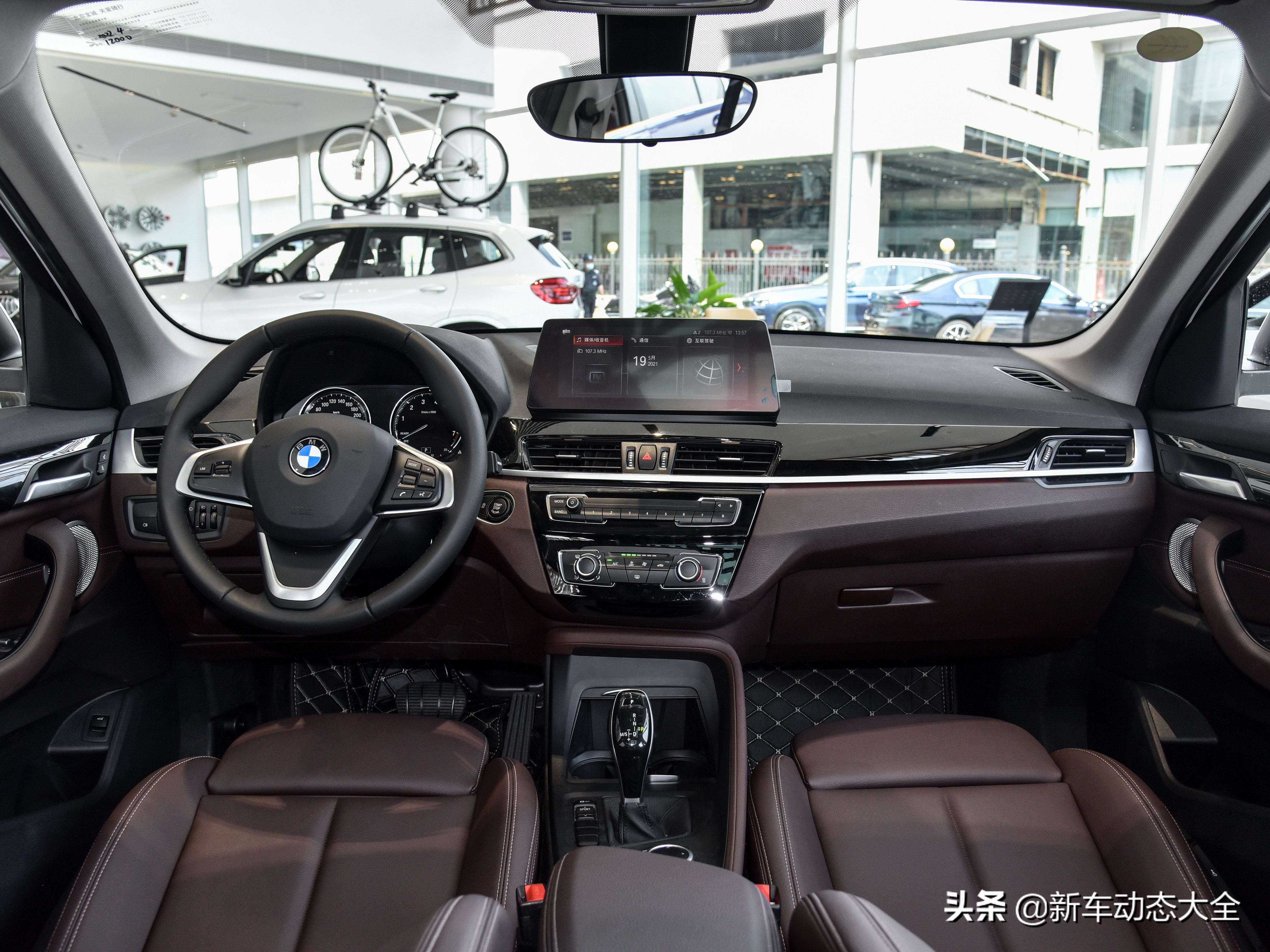 乘客多也能装得下实拍宝马X1