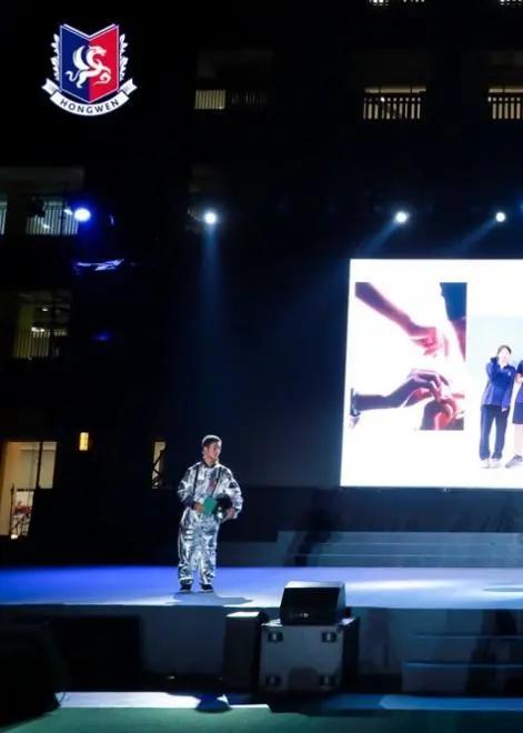 被称为沪上传奇校长,她说出了这所学校在三年内成为黑马的原因