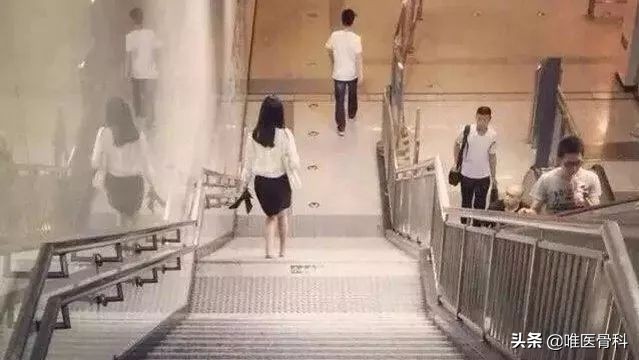 詹姆斯的脚趾发肿,詹姆斯的脚趾是拇外翻吗