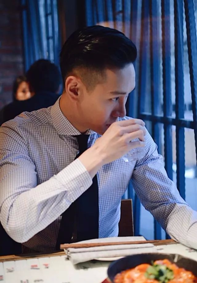 男发两侧不露头皮修剪技巧,男生发尾干枯分叉怎么剪