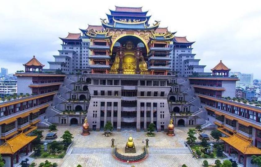 广西布达拉宫，供东南亚第一铜佛，地基挖出超大原石，建造者成谜