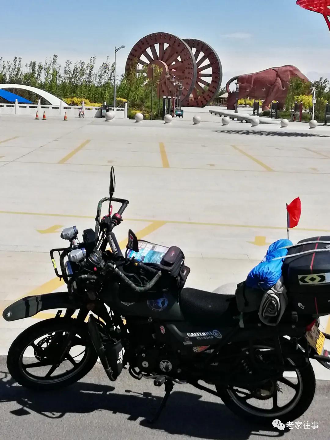 骑摩托车去旅行,拉着摩托车去旅行