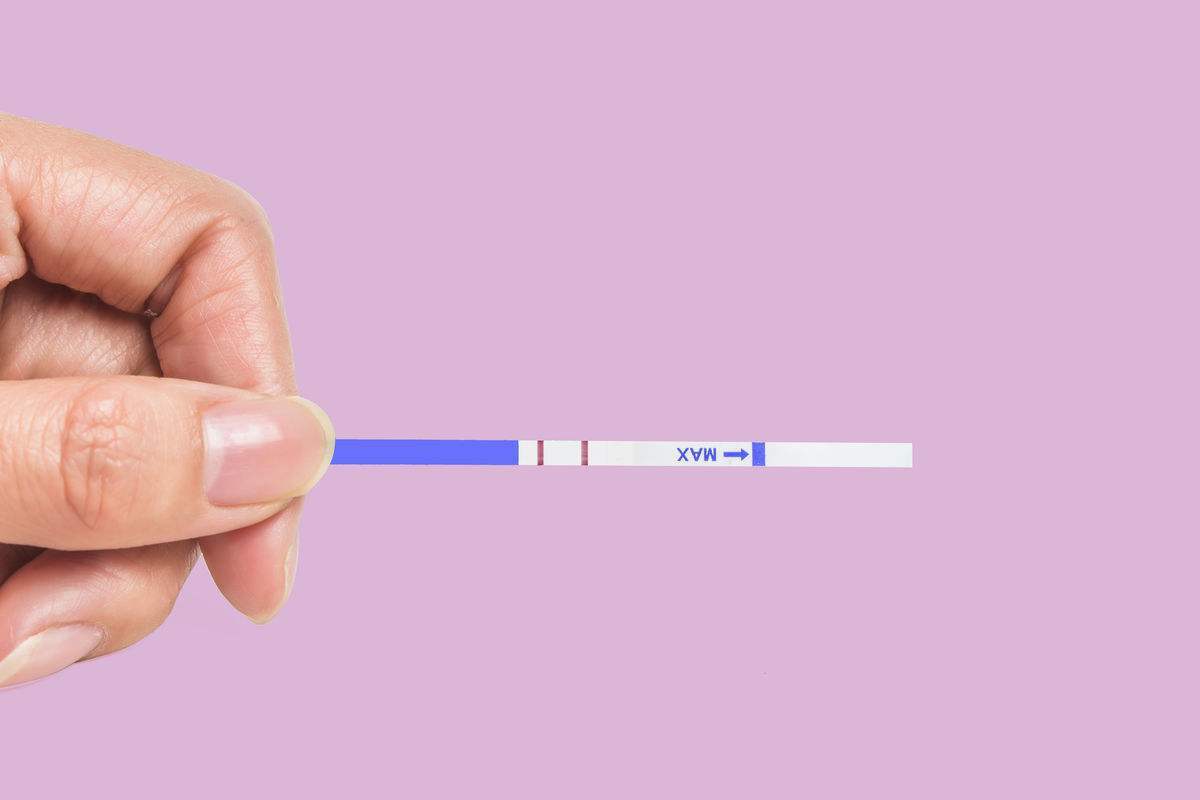 早孕有什么反应肚子会不舒服吗,早孕停经几天可以测出来