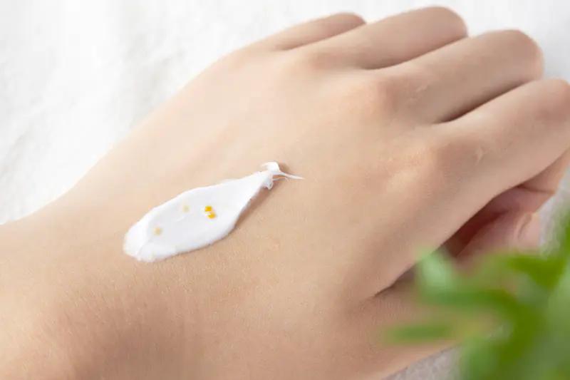 爆款频出的雅顿，原来身体乳也这么好用，抹完皮肤嫩滑自带体香