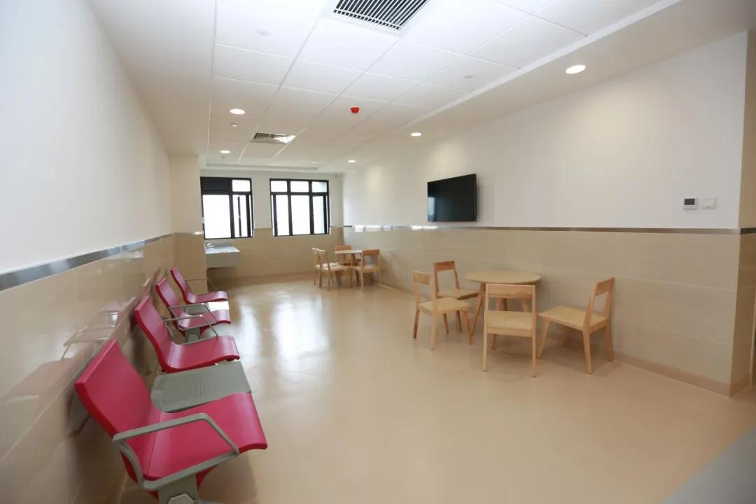 街坊注意!7月18日起何贤纪念医院住院部搬迁至新医疗综合大楼!门急诊和住院已恢复正常诊疗服务