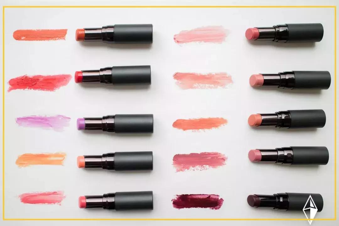 日本小姐姐的包包里有什么东西,日本小姐姐的包