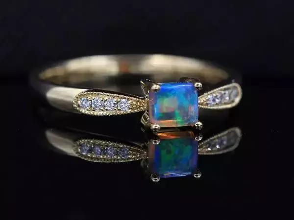 欧泊宝石黑色,好看的欧泊宝石