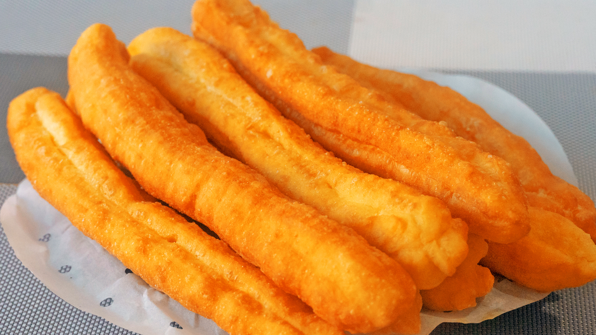 蓬松酥脆空心大油条,油条怎么做酥脆松软空心无泡打粉