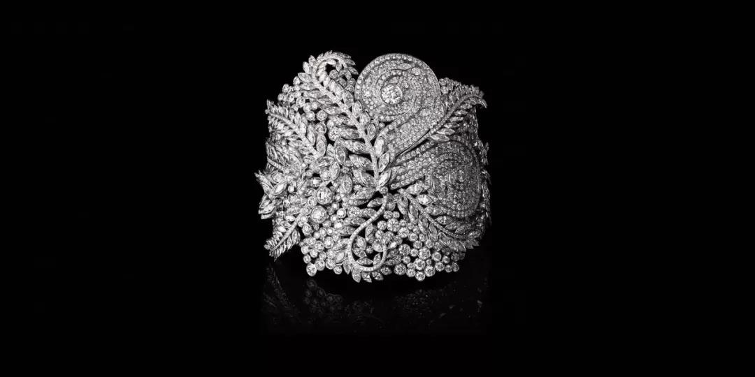 对付女人,没有一件珠宝解决不了的!