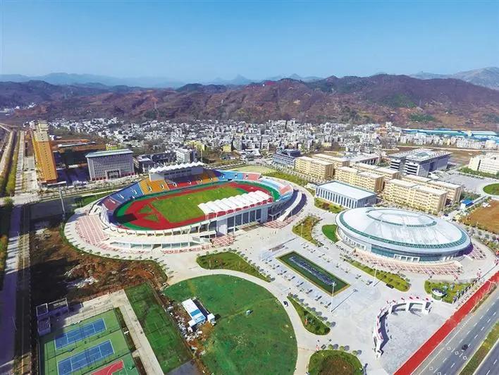 榆林职业技术学院体育馆跳高,榆林职业技术学院运动会2024