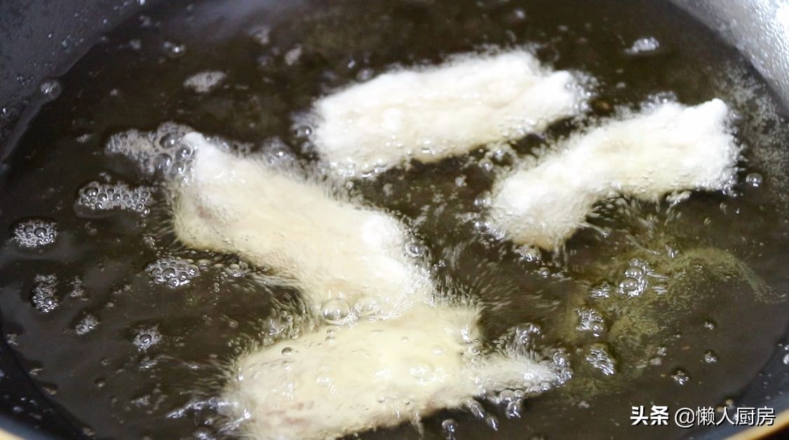 脆皮五花肉蘸料做法,五花肉裹淀粉油炸