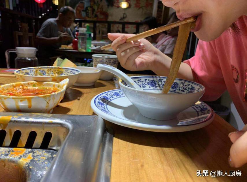 妹子一吃火锅就遇见它，闺蜜的一句话帮助了她