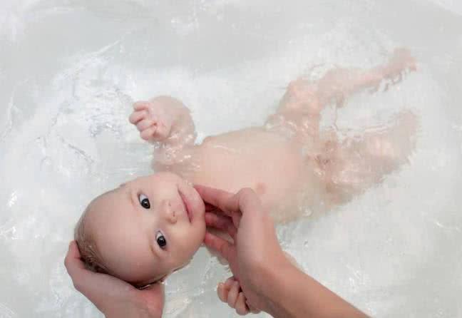 宝宝皮肤褶皱处淹红怎么办,宝宝皮肤溃烂用什么擦好