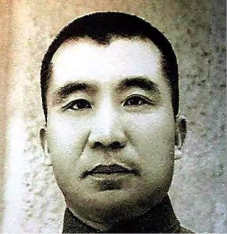 王耀武特赦出狱，周恩来帮他找到家人，女儿却递给他一纸离婚协议