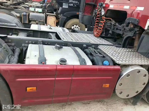 斯堪尼亚8x4牵引车多少钱一台,斯堪尼亚牵引车v8