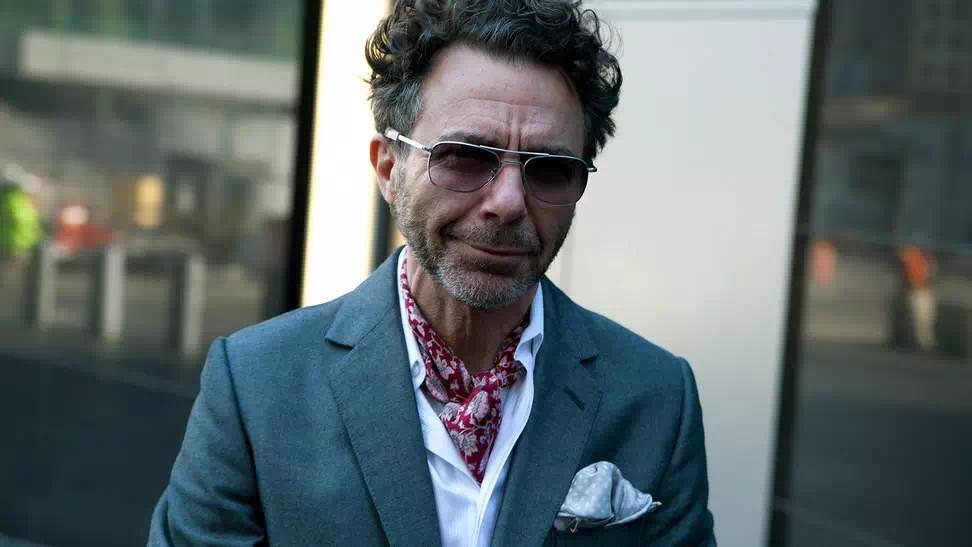 女士必备的几款丝巾,大妈拍照丝巾标配