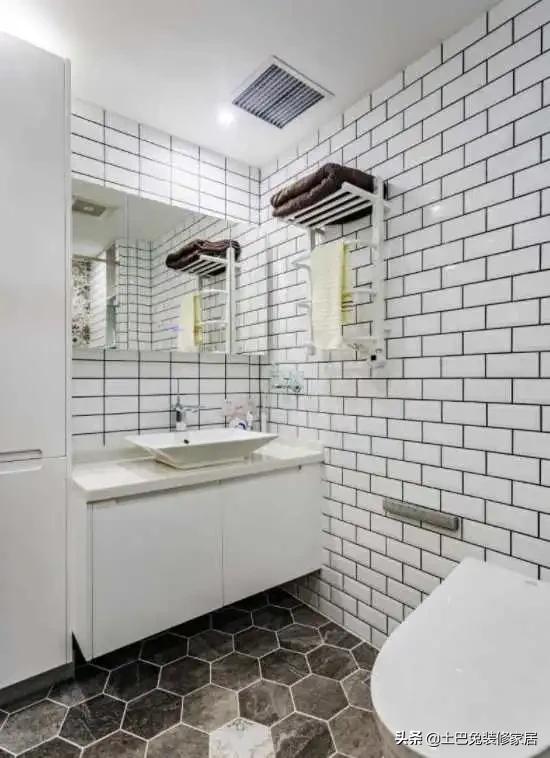 刚装修完的卫生间，被一堆网红神器给毁了
