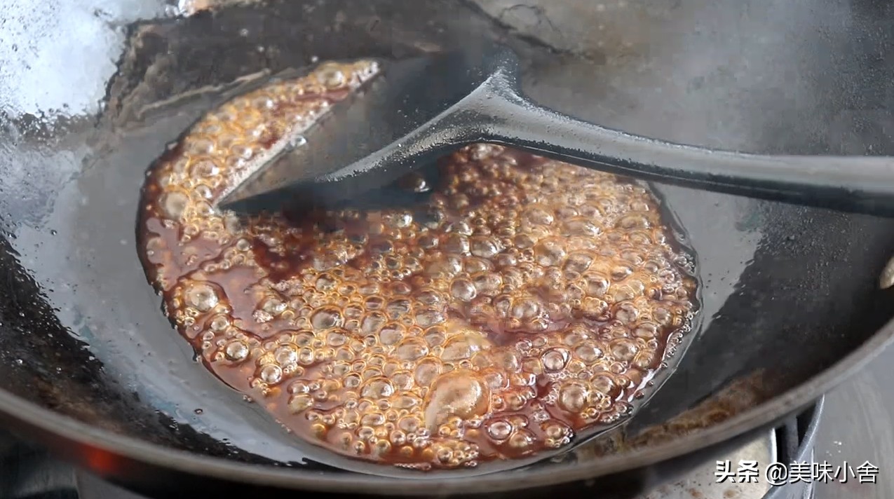 猪蹄这样做太好吃了，Q弹软烂入味，酱香十足，女人多吃对身体好