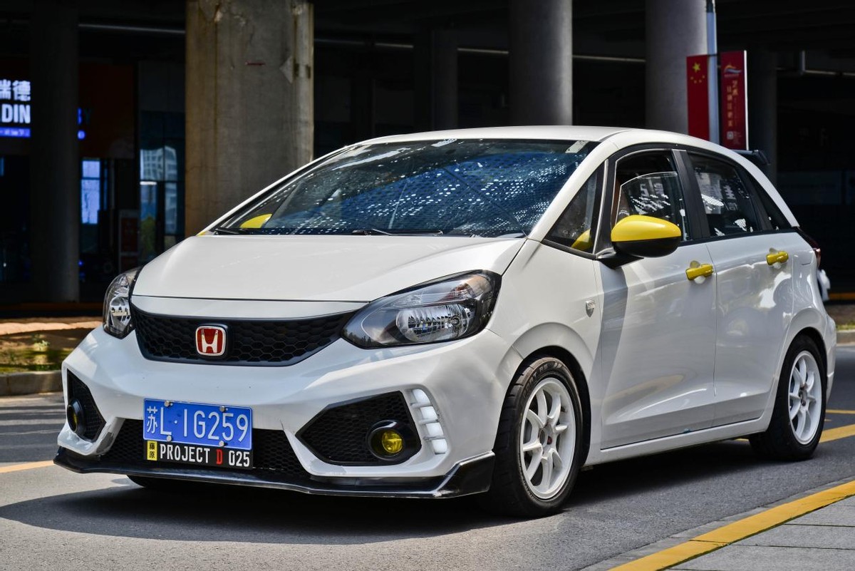 新版飞度空间,说一下04款飞度的空间