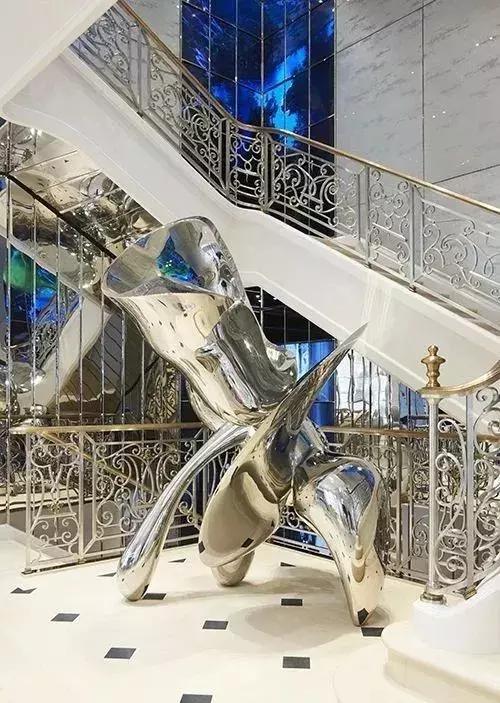 世界最奢华金色楼梯扶手,最奢侈旋转楼梯